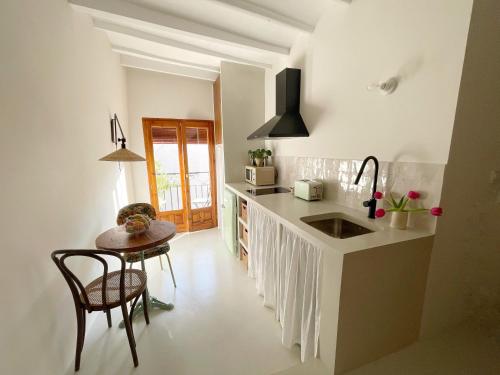 Casa Petita, Villajoyosa的厨房或小厨房