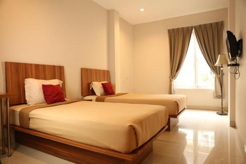 当格浪芭乐奥卡萨酒店的酒店客房设有两张床和窗户。