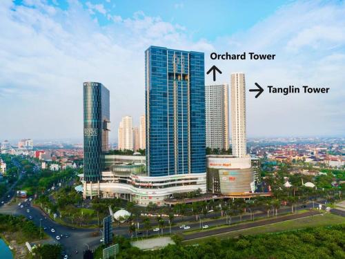 泗水Tanglin Orchard Apartment (2BR)的城市中高耸的摩天大楼