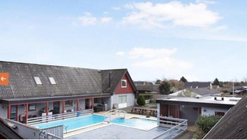 VipperødLejlighed/rækkehus med adgang til pool.的享有带游泳池的房屋的空中景致