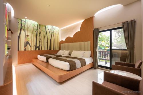 小琉球岛極の宿 eXtreme的一间卧室设有一张床和一个大窗户