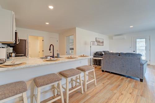 Cozy Escape with Modern Comfort in Central Auburn - 1BD, 1BA Apartment的厨房或小厨房