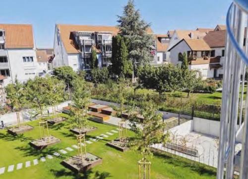 梅青根Casa Bella Metzingen的享有树木和建筑公园的空中景致