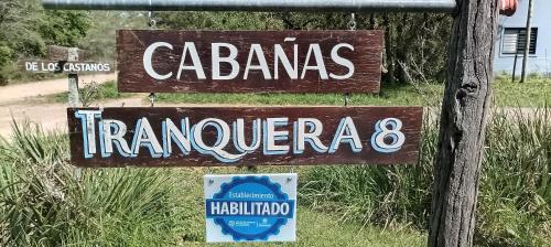 查斯科穆斯Cabañas Tranquera 8的路旁的卡瓦拉拉标志