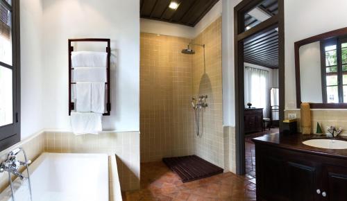 Satri House Hotel的一间浴室
