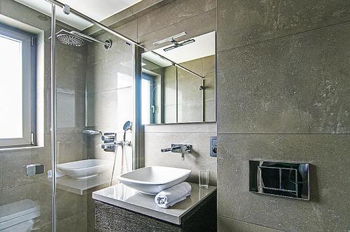 阿根达路易丝酒店的一间浴室