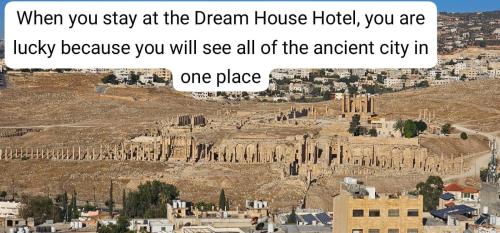 杰拉什dream house hotel的一条推特,指沙漠中的梦幻酒店