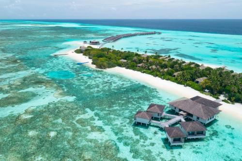 拉薇亚妮环礁Le Méridien Maldives Resort & Spa的海洋度假胜地的空中景观