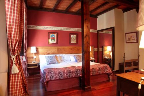 Hotel Real Monasterio de San Zoilo客房内的一张或多张床位