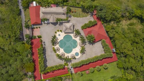 比亚维森西奥HOTEL CAMPESTRE Palma的享有花园房屋的空中景致