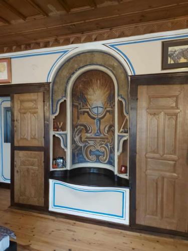 普罗夫迪夫Къща за гости Георги Божилов - Слона的带拱门和两扇门的房间