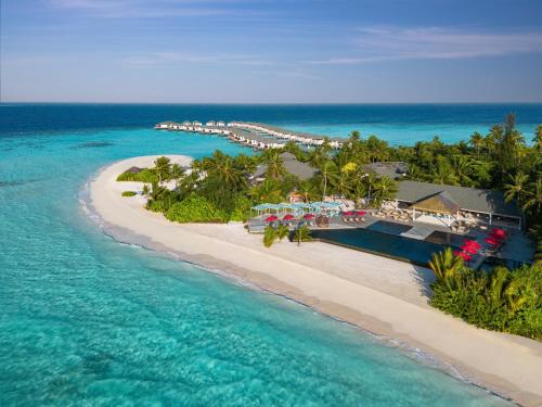 Gaafu Dhaalu AtollNH Collection Maldives Havodda Resort的享有海滩的空中景色,设有度假胜地和海洋