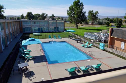 瑟莫波利斯Hot Springs Hotel & Spa的游泳池的图片