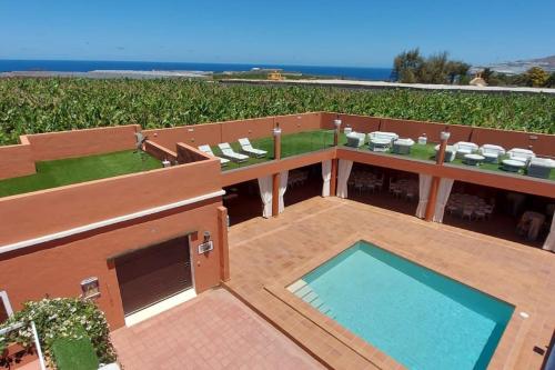 大加那利岛拉斯帕尔马斯Finca David Galdar的享有带游泳池的房屋的空中景致