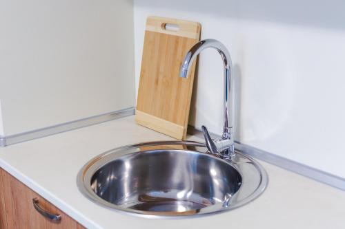 索非亚The Right Choice 4的不锈钢厨房水槽和水龙头