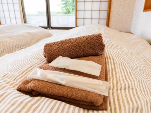 IeAGARI 伊江島 Ie Island的床上的一大堆毛巾