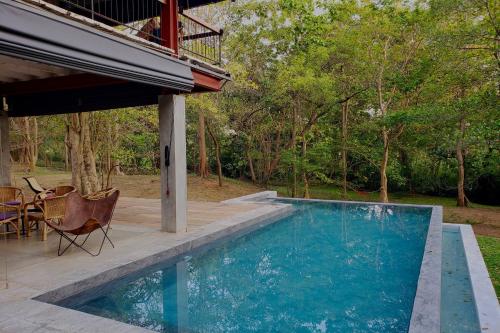 The River House Dambulla by The Serendipity Collection内部或周边的泳池