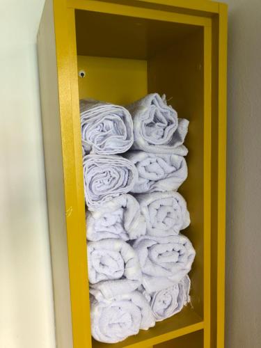 劳鲁-迪弗雷塔斯“Mar doce Lar”的浴室里一堆毛巾