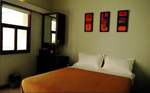 ADC Groub Internasional Hotel客房内的一张或多张床位