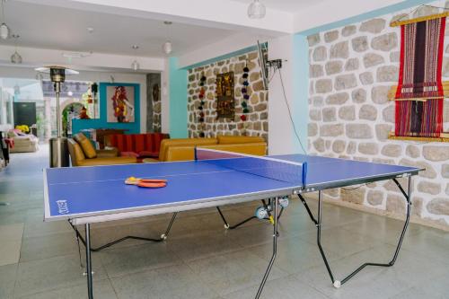 Magar Hostel Bar内部或周边的乒乓球设施