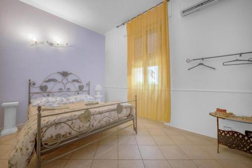 PioltelloVilla verdi vicinanze Milano centro的卧室配有一张床