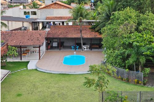 里约博尼图HOTEL INDIANO的享有带庭院的房屋的空中景致