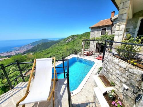 布德瓦Villa Nera的别墅 - 带游泳池 - 带阳台