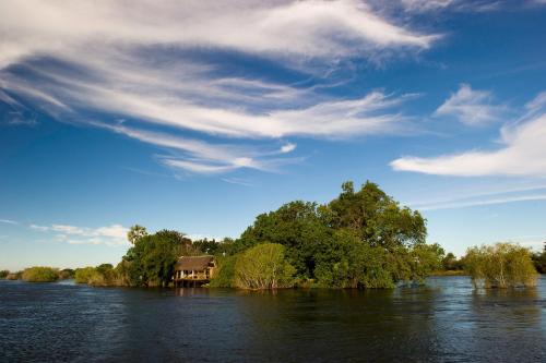 Sindabezi Island Camp