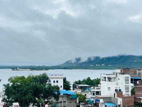 山景或在旅舍看到的山景