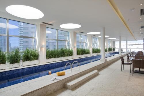 Windsor Brasilia Hotel内部或周边的泳池