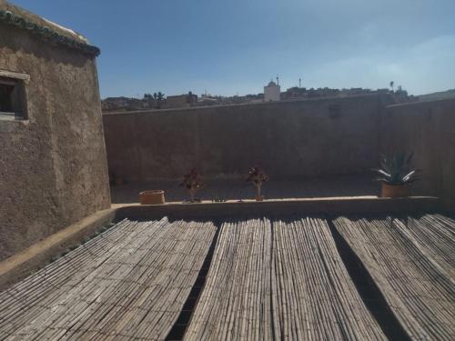 非斯Hostel riad Dar lala sofia的建筑屋顶的景色
