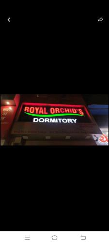 孟买Royal Orchid'S AC Dormitory的avertises for