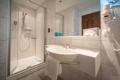 阿尔特伯斯特酒店的一间浴室