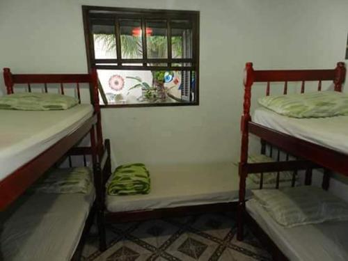 Hostel Resende客房内的一张或多张双层床