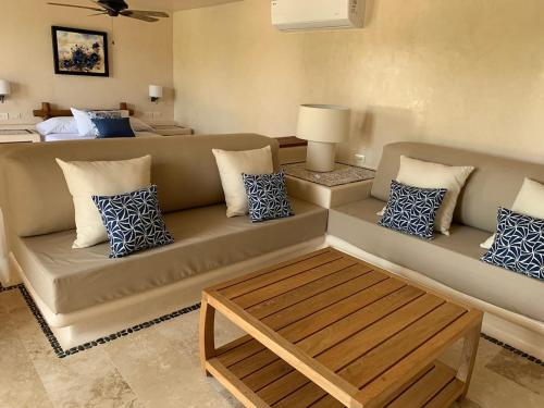 New Beachfront Villa in Playa Blanca的休息区