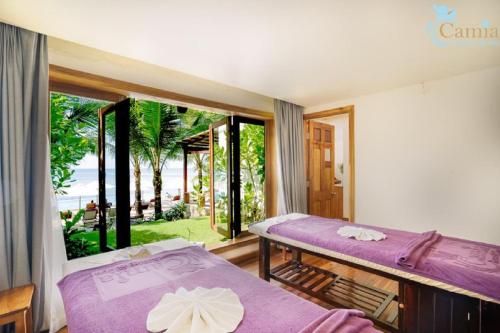 富国卡米亚Spa度假村的海景客房 - 带两张床