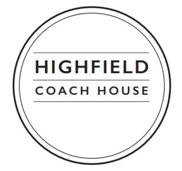 利明顿Highfield Coach House的野外马车房的标志