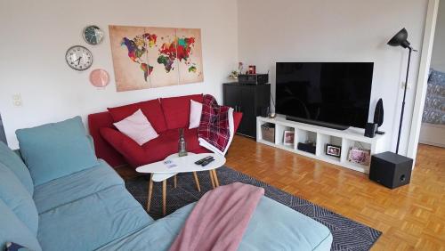 Your comfortable apartment in Dusseldorf city的休息区