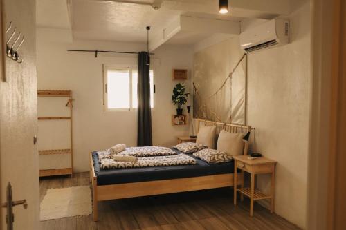 巴塞罗那Onefam Paralelo的卧室配有一张床