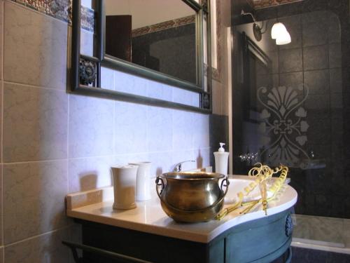 别墅艺术精品酒店的一间浴室