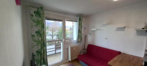 Wohnung in Bahnhofsnähe mit Balkon - 35 m2的休息区