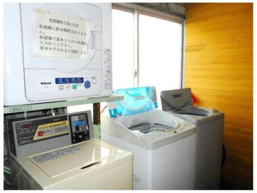 四万十市Minshuku Suzu - Vacation STAY 21226v的客房内的洗衣机和洗衣机