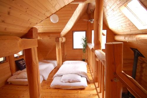 NumajiriShakunagedaira Rental Cottage - Vacation STAY 18468v的阁楼间 - 带2张床 - 位于小木屋