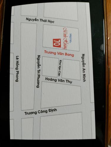 头顿Nhà nghỉ MINH HOÀNG的手机上的图形化梳妆图