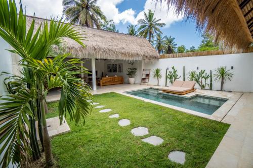 塞隆贝拉纳克Palm Merah Villas - Private pool的游泳池别墅的图象