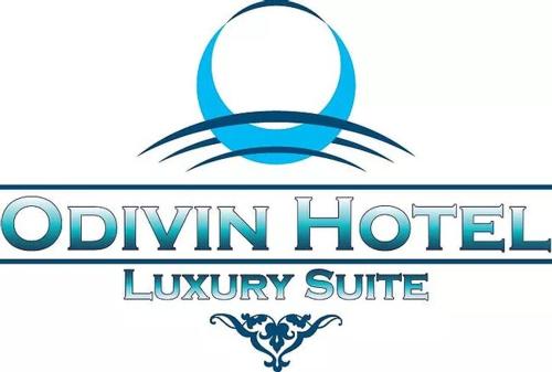 Gonaïvesodivin hotel luxury suite的奥丁酒店豪华套房的标志