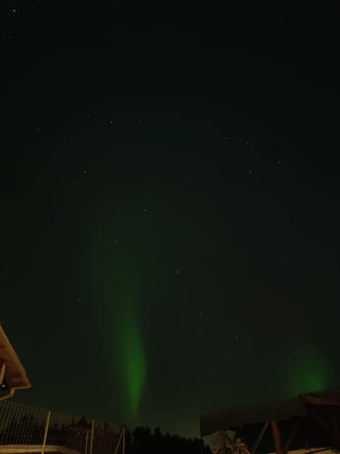 奥卢vierashuone的天空中北极光的图像