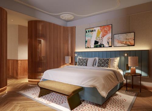 巴塞罗那Grand Hotel Central, Small Luxury Hotels的一间卧室,卧室内配有一张大床