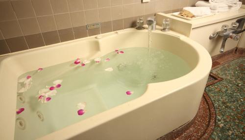 神木谷假期大饭店的一间浴室