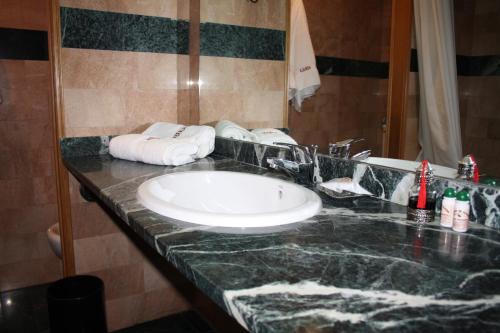 Hotel Kerala的一间浴室